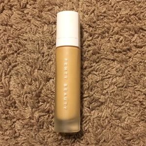 Rihanna fenty beauty foundation color 250